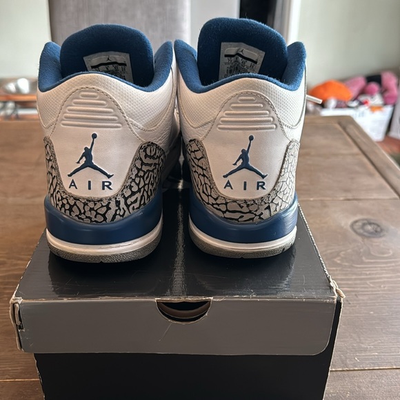Air Jordan 3 (Retro) - Picture 4 of 7